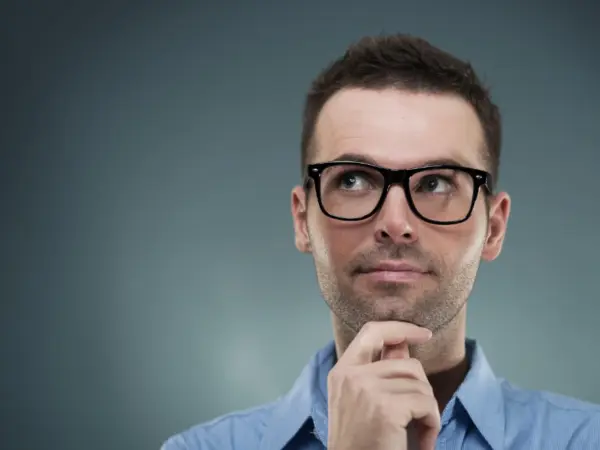 портрет задумавшегося мужчины