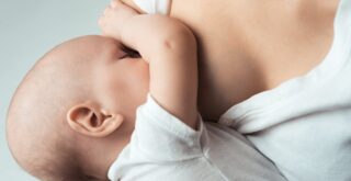 Грудное молоко может защитить ребенка от ВИЧ
